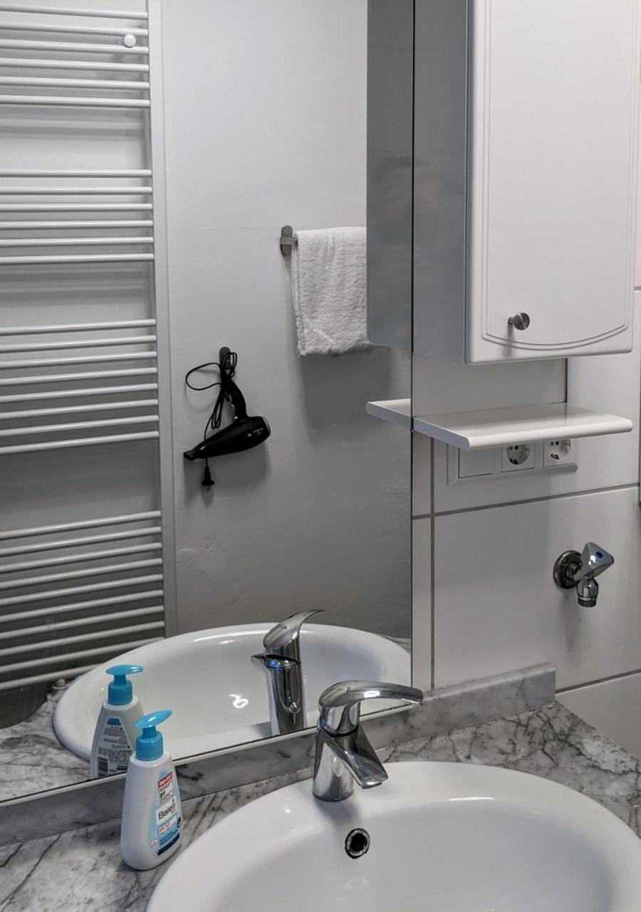 65Qm Altbaucharme Mit Zwei Balkonen Apartment Karlsruhe Exterior foto